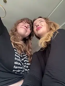 Nura n Sarah online show from 04/15/26, 05:14