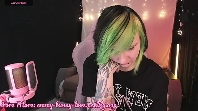 EmmyBunny online show from 10/26/25, 02:45