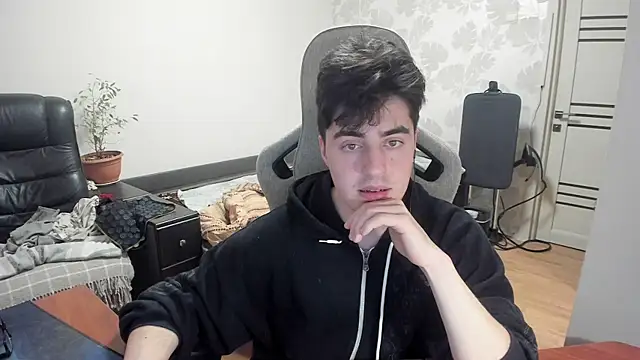 Snapshot of Knuckles17 chatting on 12/05/25, 01:58 Knuckles17 online show from 12/05/25, 01:58