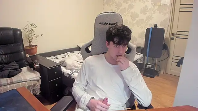 Snapshot of Knuckles17 chatting on 12/19/25, 12:34 Knuckles17 online show from 12/19/25, 12:34