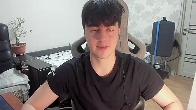 Snapshot of Knuckles17 chatting on 12/21/25, 05:14 Knuckles17 online show from 12/21/25, 05:14