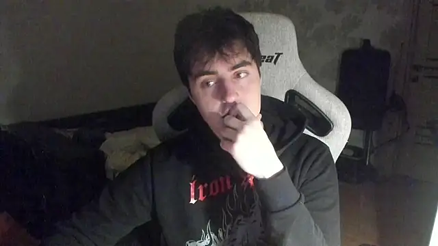 Snapshot of Knuckles17 chatting on 02/13/26, 01:45 Knuckles17 online show from 02/13/26, 01:45