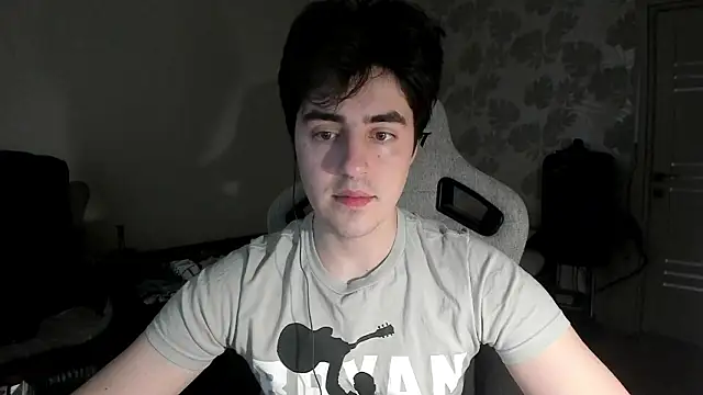 Snapshot of Knuckles17 chatting on 03/09/26, 01:48 Knuckles17 online show from 03/09/26, 01:48