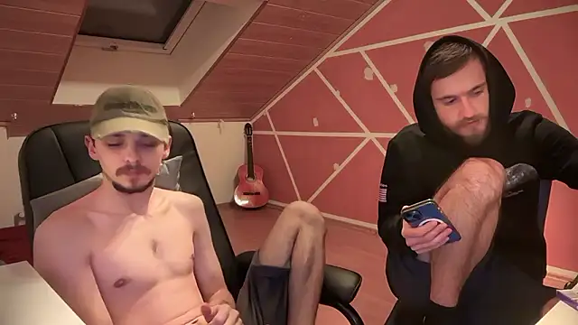 Snapshot of naked_psy chatting on 12/03/24, 11:35 naked psy online show from 12/03/24, 11:35