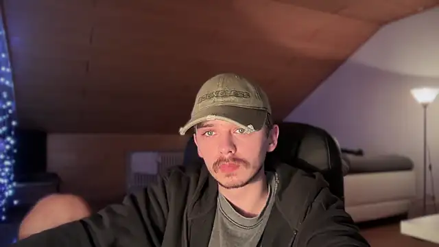 Snapshot of naked_psy chatting on 01/22/25, 09:24 naked psy online show from 01/22/25, 09:24