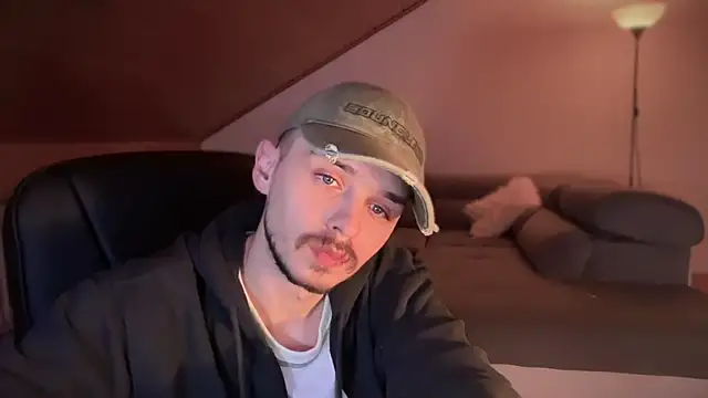 Snapshot of naked_psy chatting on 02/04/25, 03:33 naked psy online show from 02/04/25, 03:33