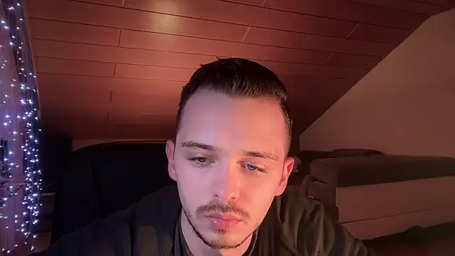 Snapshot of naked_psy chatting on 02/15/25, 11:47 naked psy online show from 02/15/25, 11:47