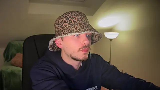 Snapshot of naked_psy chatting on 03/10/25, 07:29 naked psy online show from 03/10/25, 07:29