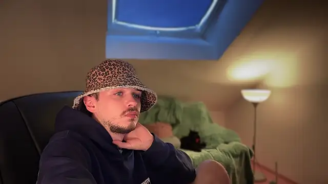 Snapshot of naked_psy chatting on 03/14/25, 09:03 naked psy online show from 03/14/25, 09:03