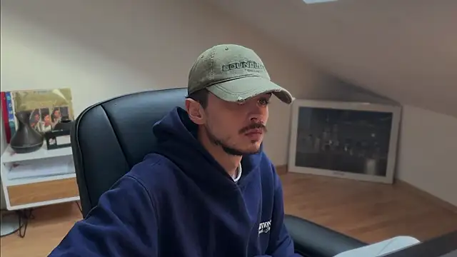 Snapshot of naked_psy chatting on 11/05/25, 09:20 naked psy online show from 11/05/25, 09:20