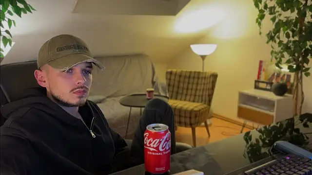 Snapshot of naked_psy chatting on 11/15/25, 04:21 naked psy online show from 11/15/25, 04:21