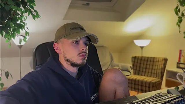 Snapshot of naked_psy chatting on 11/15/25, 10:04 naked psy online show from 11/15/25, 10:04