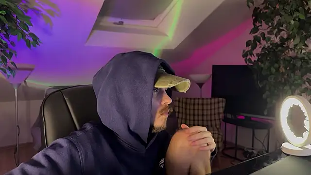 Snapshot of naked_psy chatting on 02/20/26, 01:02 naked psy online show from 02/20/26, 01:02