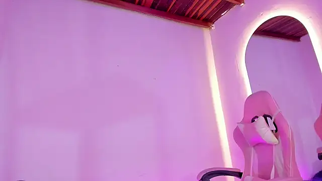 Snapshot of _girl_fernanda_ chatting on 11/20/25, 03:07 girl fernanda online show from 11/20/25, 03:07