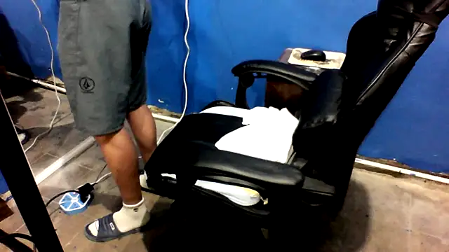 Snapshot of ElmaCannon chatting on 02/03/25, 07:29 ElmaCannon online show from 02/03/25, 07:29