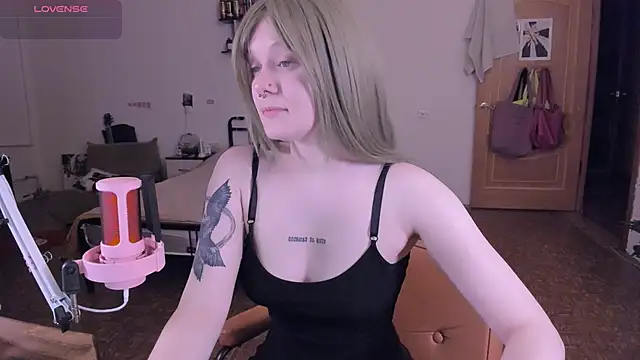 cyber whore  online show from 12/05/25, 03:20