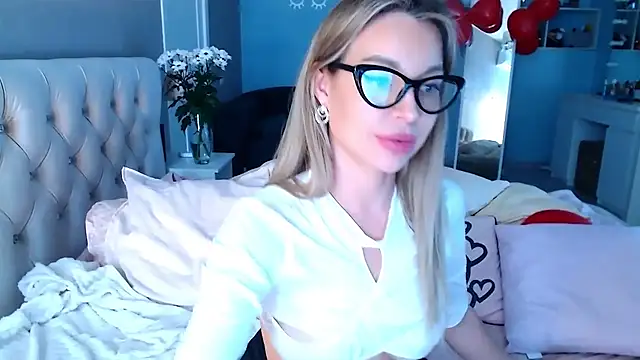 MissSiona online show from 02/17/25, 06:53