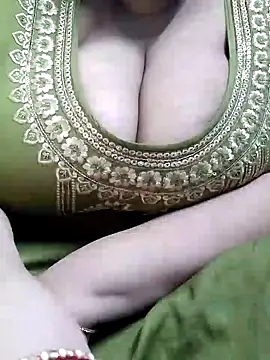 Snapshot of Seema_99 chatting on 01/18/25, 07:59 Seema 99 online show from 01/18/25, 07:59