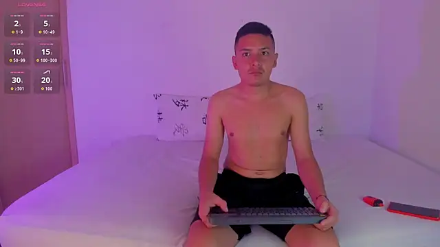 Snapshot of Lindsay_and_Dariksoon chatting on 11/05/25, 03:28 Lindsay and Dariksoon online show from 11/05/25, 03:28