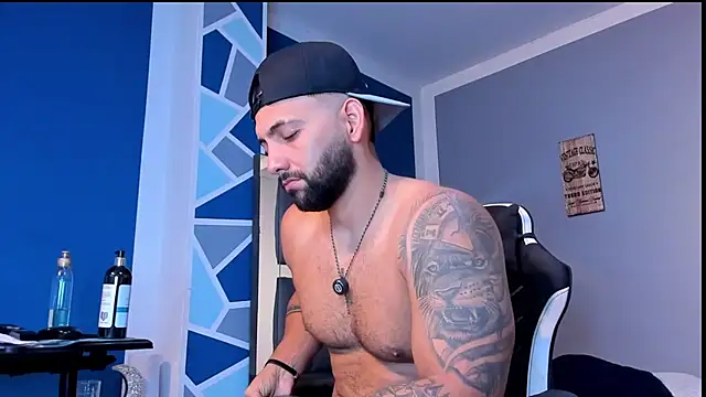 Snapshot of alex_oficial chatting on 07/17/26, 06:09 alex oficial online show from 07/17/26, 06:09
