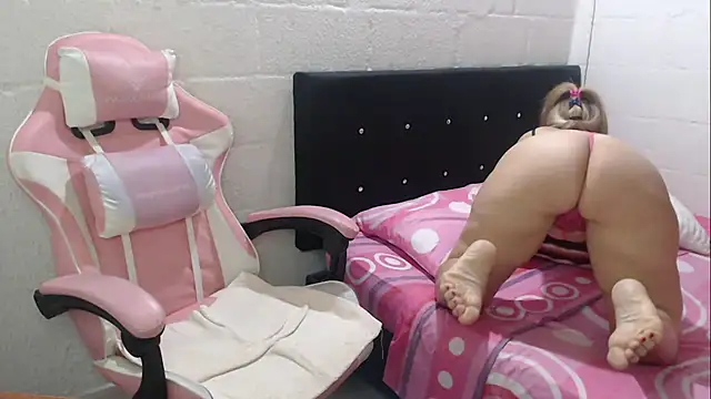 Snapshot of jade04_roberts chatting on 01/18/25, 12:02 jade04 roberts online show from 01/18/25, 12:02