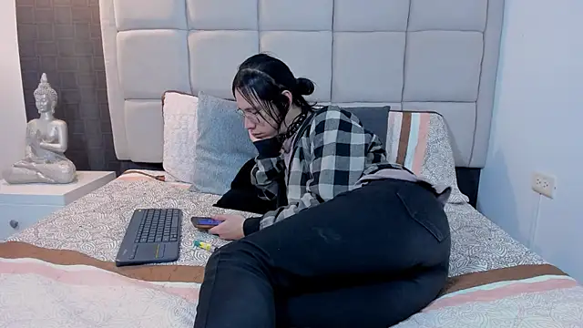 Hecatee 77 online show from 02/09/25, 07:30