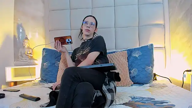 Hecatee 77 online show from 10/05/25, 07:45