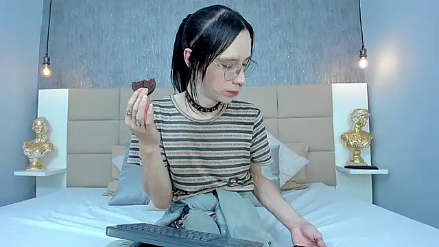 Hecatee 77 online show from 03/06/26, 07:43