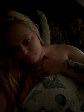 Snapshot of Cumslutsnowbunnie69 chatting on 10/13/25, 02:55 Cumslutsnowbunnie69 online show from 10/13/25, 02:55