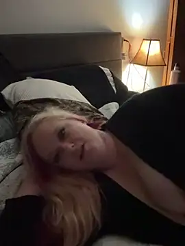 Snapshot of Cumslutsnowbunnie69 chatting on 10/14/25, 04:02 Cumslutsnowbunnie69 online show from 10/14/25, 04:02