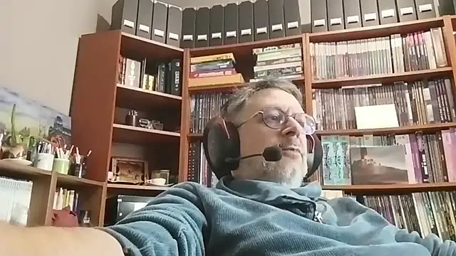 Mandra is a whore online show from 11/17/25, 10:32