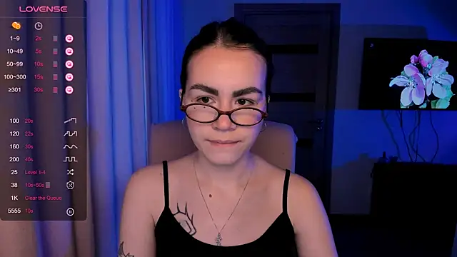 Snapshot of _selectrra chatting on 12/03/24, 11:33  selectrra online show from 12/03/24, 11:33