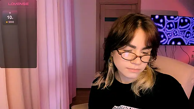 Snapshot of _selectrra chatting on 01/23/25, 11:37  selectrra online show from 01/23/25, 11:37