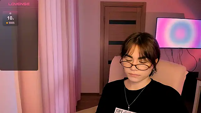 Snapshot of _selectrra chatting on 01/24/25, 11:04  selectrra online show from 01/24/25, 11:04