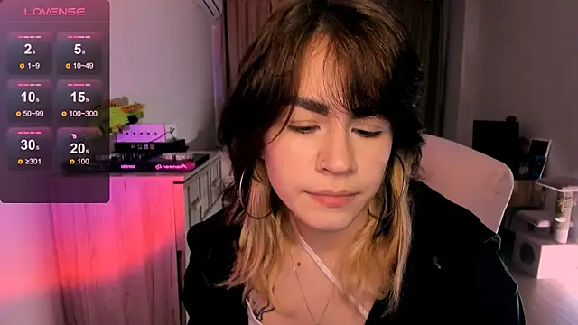 Snapshot of _selectrra chatting on 02/07/25, 12:06  selectrra online show from 02/07/25, 12:06