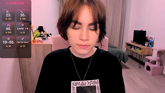 Snapshot of _selectrra chatting on 02/17/25, 12:05  selectrra online show from 02/17/25, 12:05