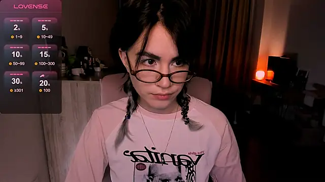 Snapshot of _selectrra chatting on 02/19/25, 12:11  selectrra online show from 02/19/25, 12:11