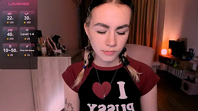 Snapshot of _selectrra chatting on 03/19/25, 12:45  selectrra online show from 03/19/25, 12:45