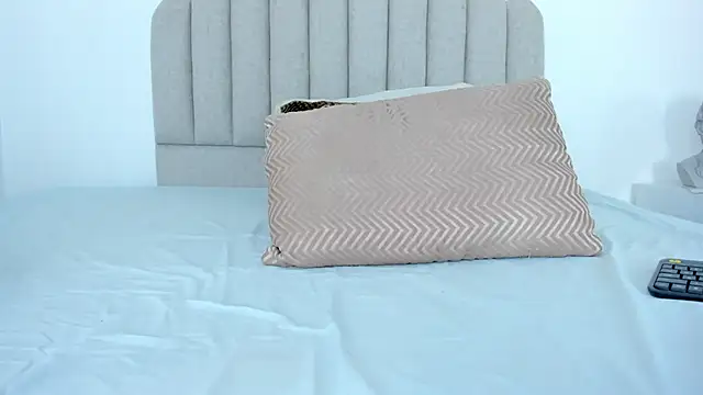 Snapshot of sarita_duque chatting on 10/27/25, 12:09 sarita duque online show from 10/27/25, 12:09