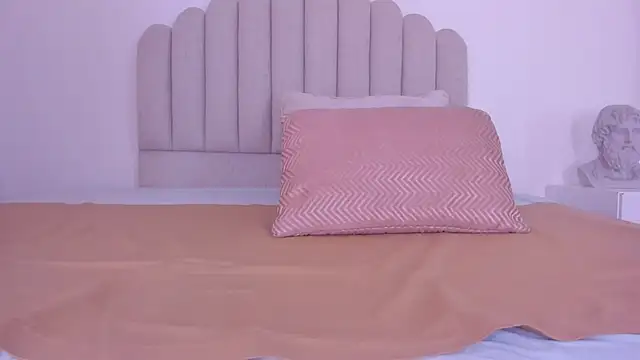 Snapshot of sarita_duque chatting on 10/30/25, 12:06 sarita duque online show from 10/30/25, 12:06