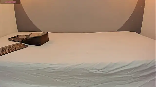 Snapshot of sarita_duque chatting on 12/18/25, 12:11 sarita duque online show from 12/18/25, 12:11