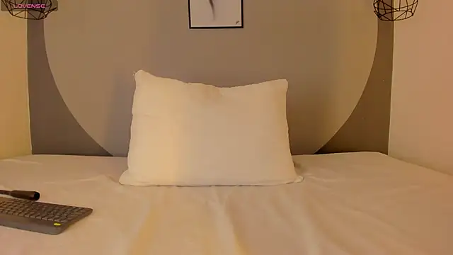 Snapshot of sarita_duque chatting on 03/27/26, 12:16 sarita duque online show from 03/27/26, 12:16