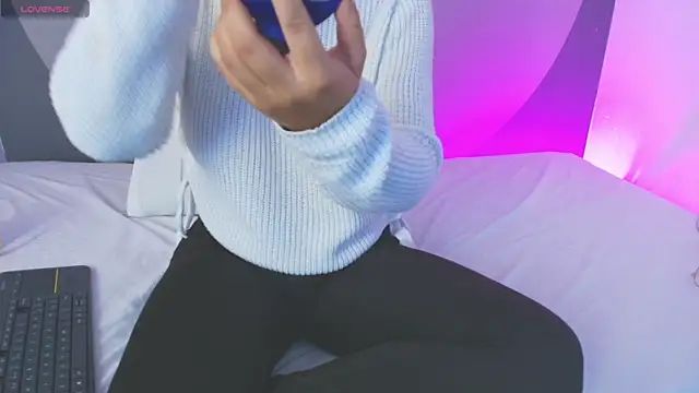 Snapshot of sarita_duque chatting on 04/08/26, 12:27 sarita duque online show from 04/08/26, 12:27