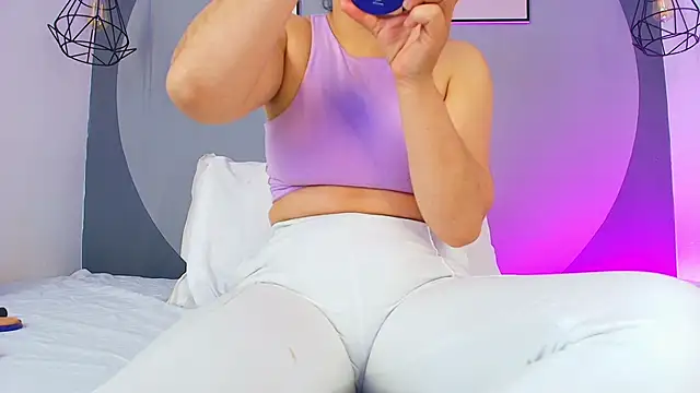 Snapshot of sarita_duque chatting on 04/14/26, 12:22 sarita duque online show from 04/14/26, 12:22