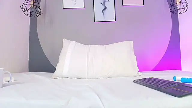 Snapshot of sarita_duque chatting on 04/16/26, 01:34 sarita duque online show from 04/16/26, 01:34