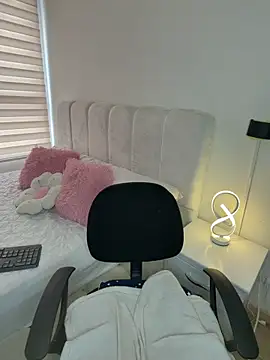 Zoe olsen online show from 06/02/26, 08:33