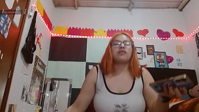 Snapshot of Saray_extrovert_ chatting on 06/23/26, 11:25 Saray extrovert online show from 06/23/26, 11:25