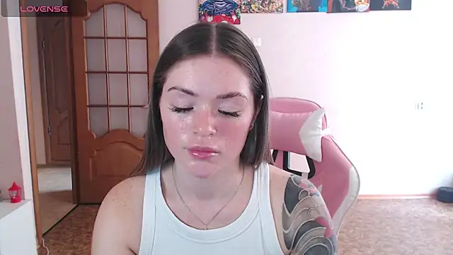 miaacatt online show from 04/18/26, 07:12