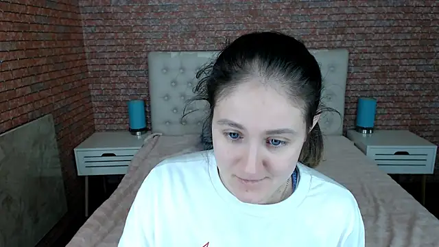 Holliy Cooper online show from 11/20/25, 08:36