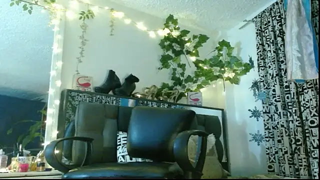 Snapshot of DULCE_ZOE chatting on 03/19/25, 04:14 DULCE ZOE online show from 03/19/25, 04:14